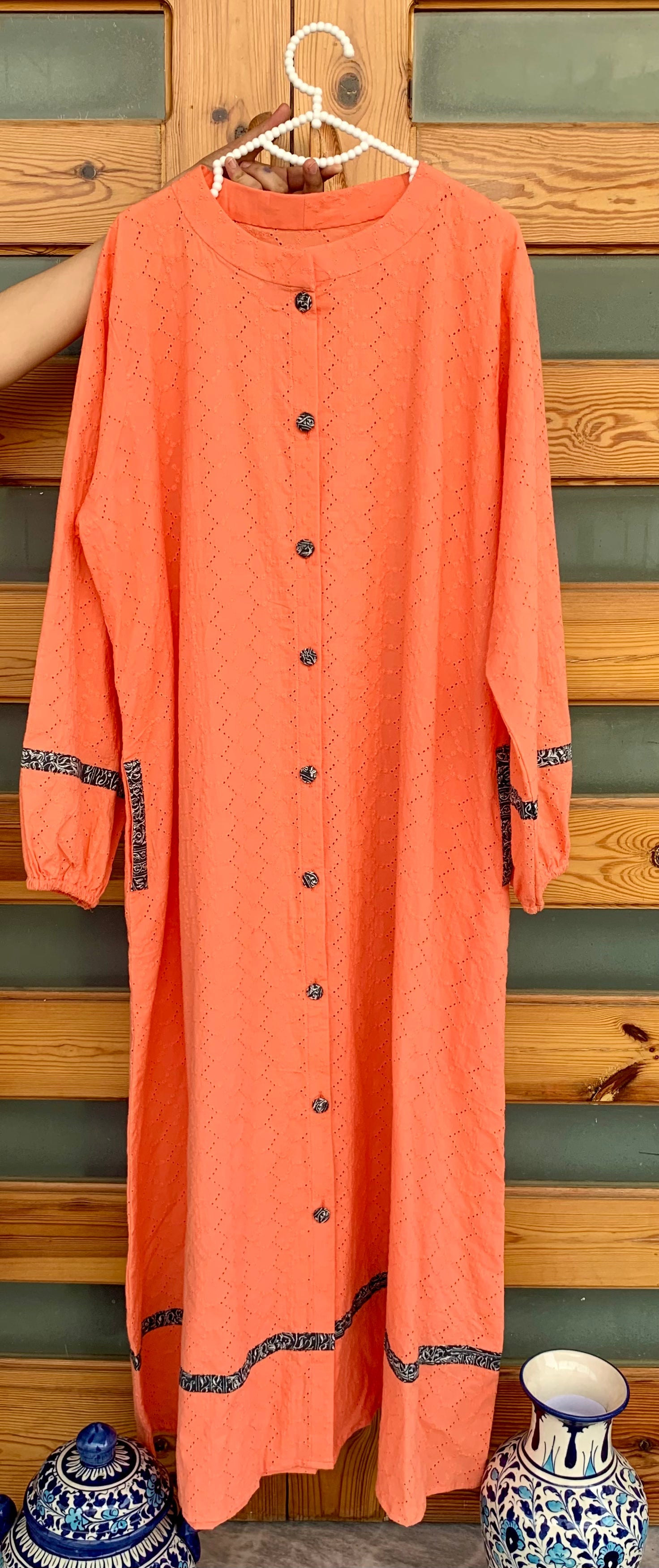 0981-CHIKANKARI SOFT COTTON ABBAYA/GOWN