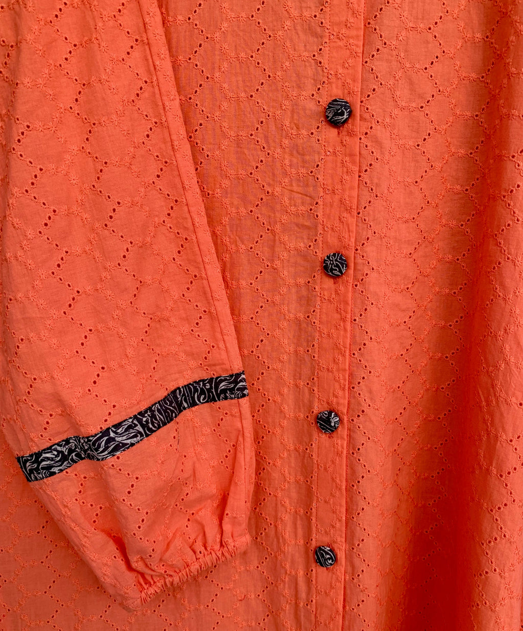0981-CHIKANKARI SOFT COTTON ABBAYA/GOWN
