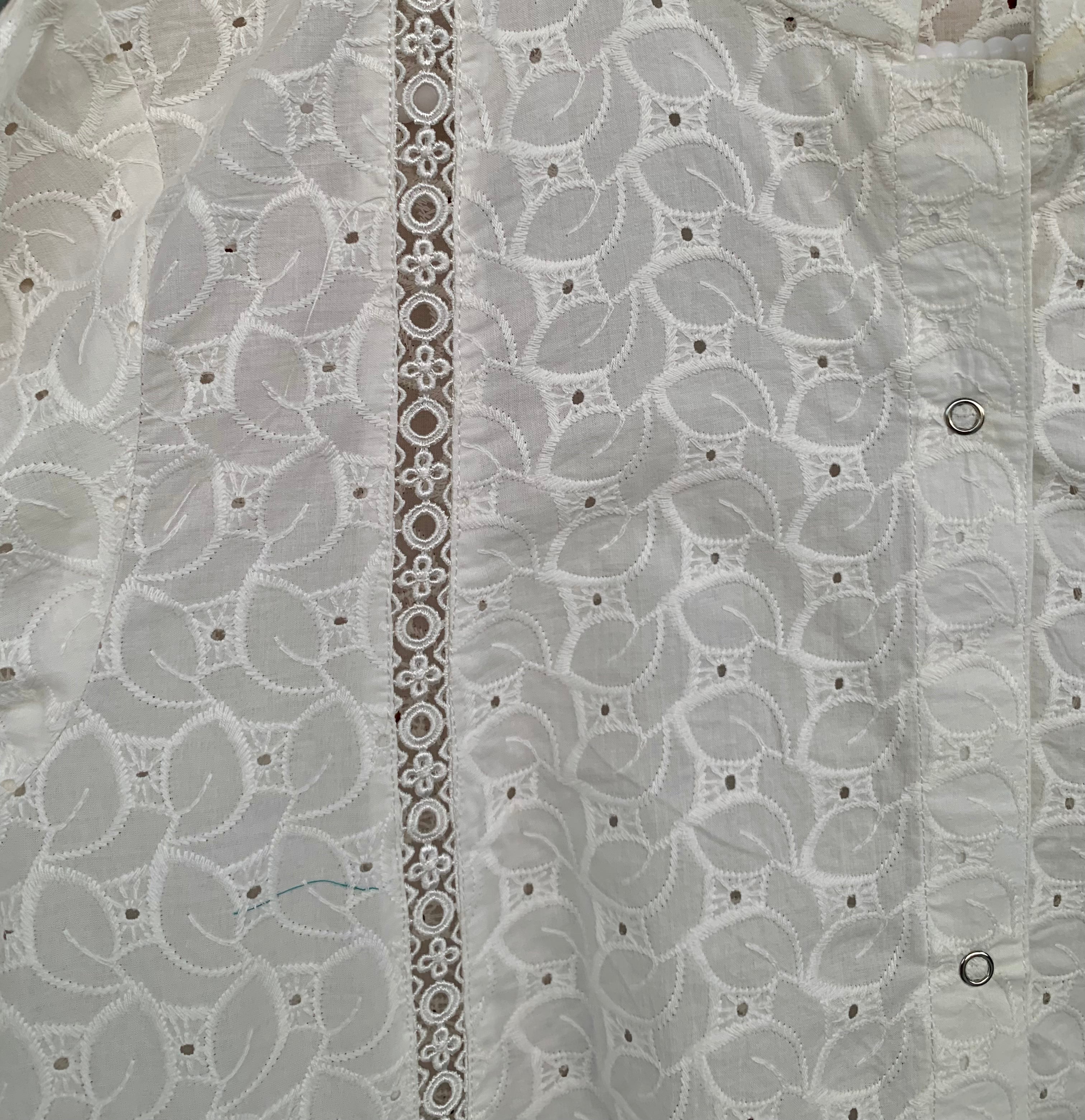 0985-CHIKANKARI SOFT COTTON ABBAYA/GOWN