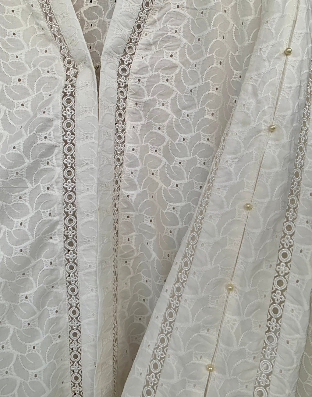 0985-CHIKANKARI SOFT COTTON ABBAYA/GOWN