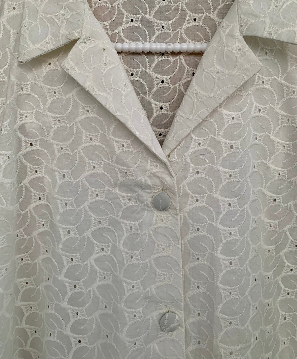 0985-CHIKANKARI SOFT COTTON ABBAYA/GOWN