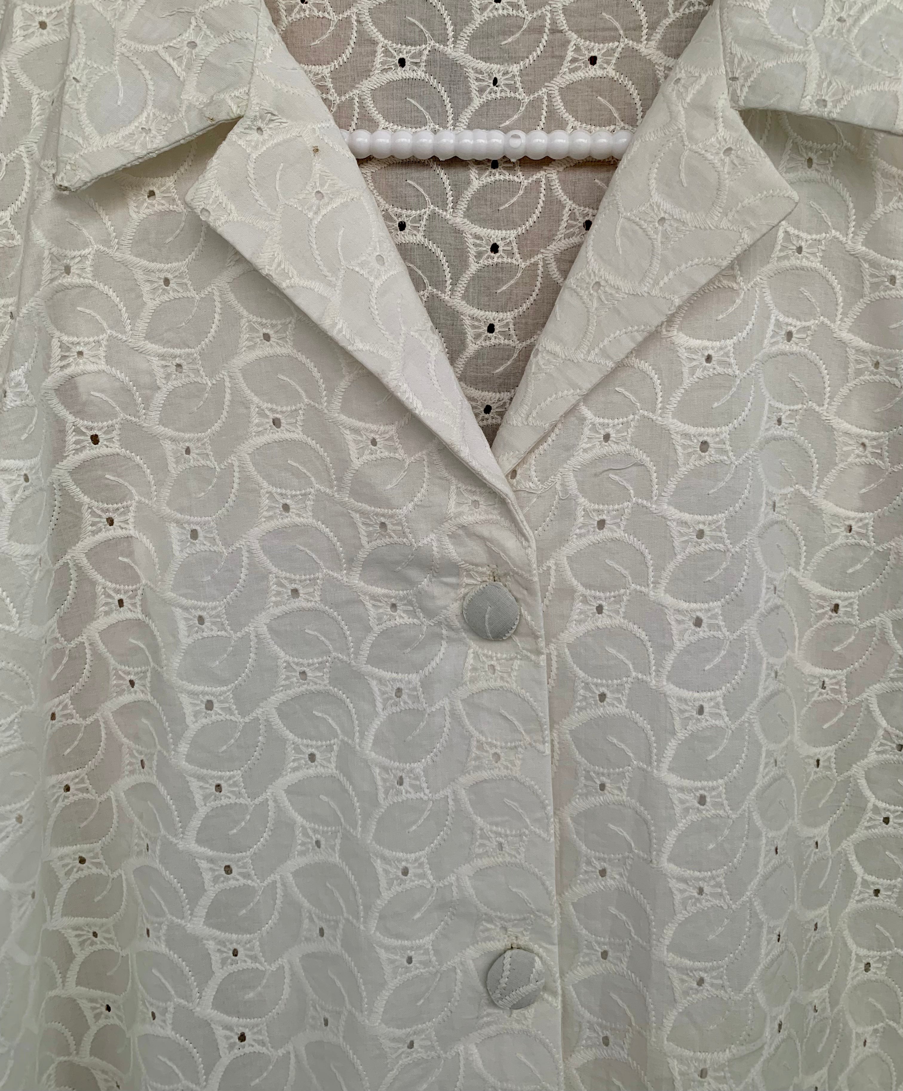 0985-CHIKANKARI SOFT COTTON ABBAYA/GOWN
