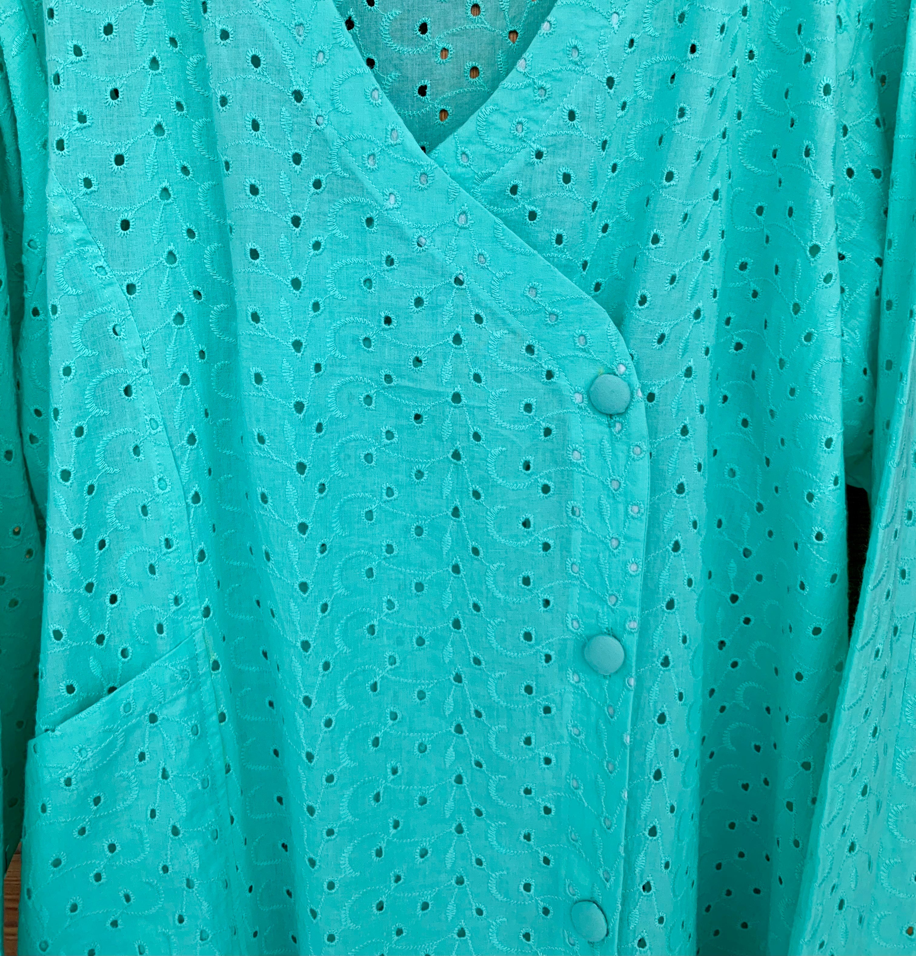 0988-CHIKANKARI SOFT COTTON ABBAYA/GOWN