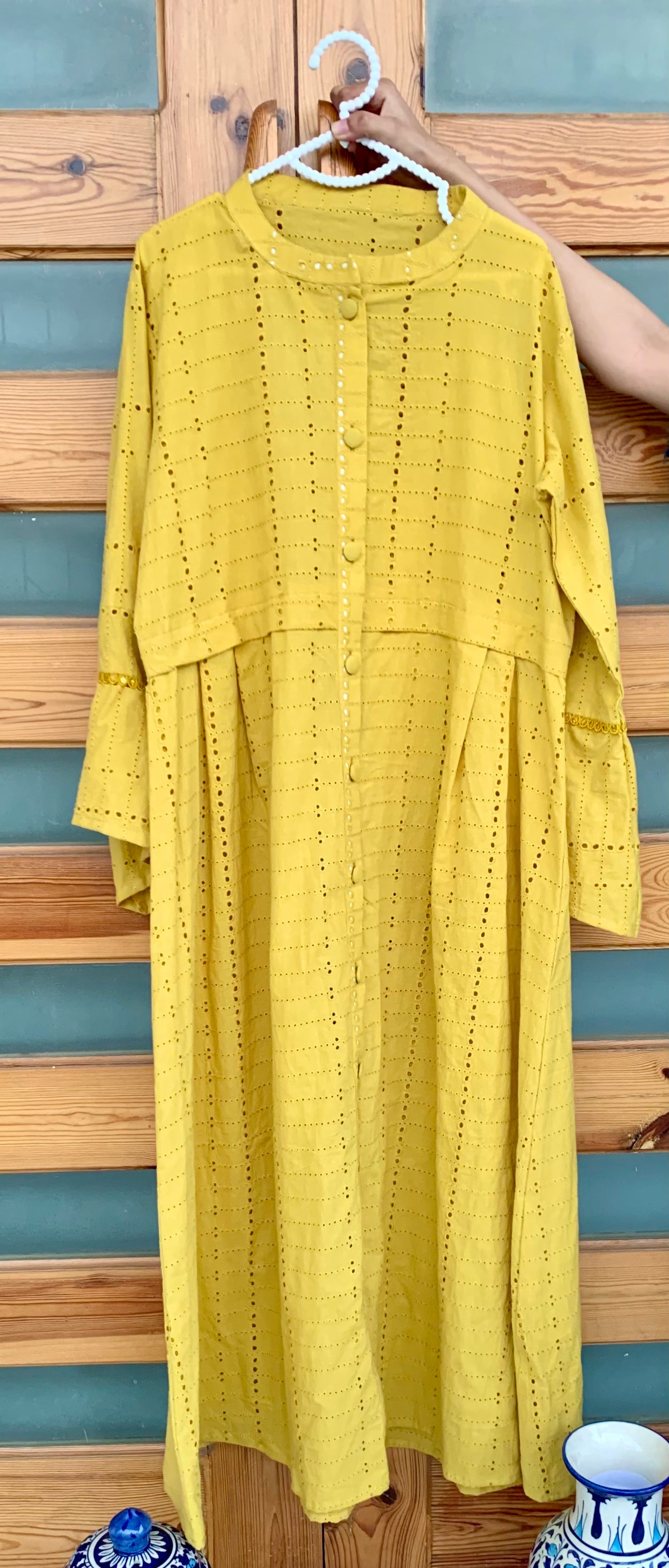 0982-CHIKANKARI SOFT COTTON ABBAYA/GOWN