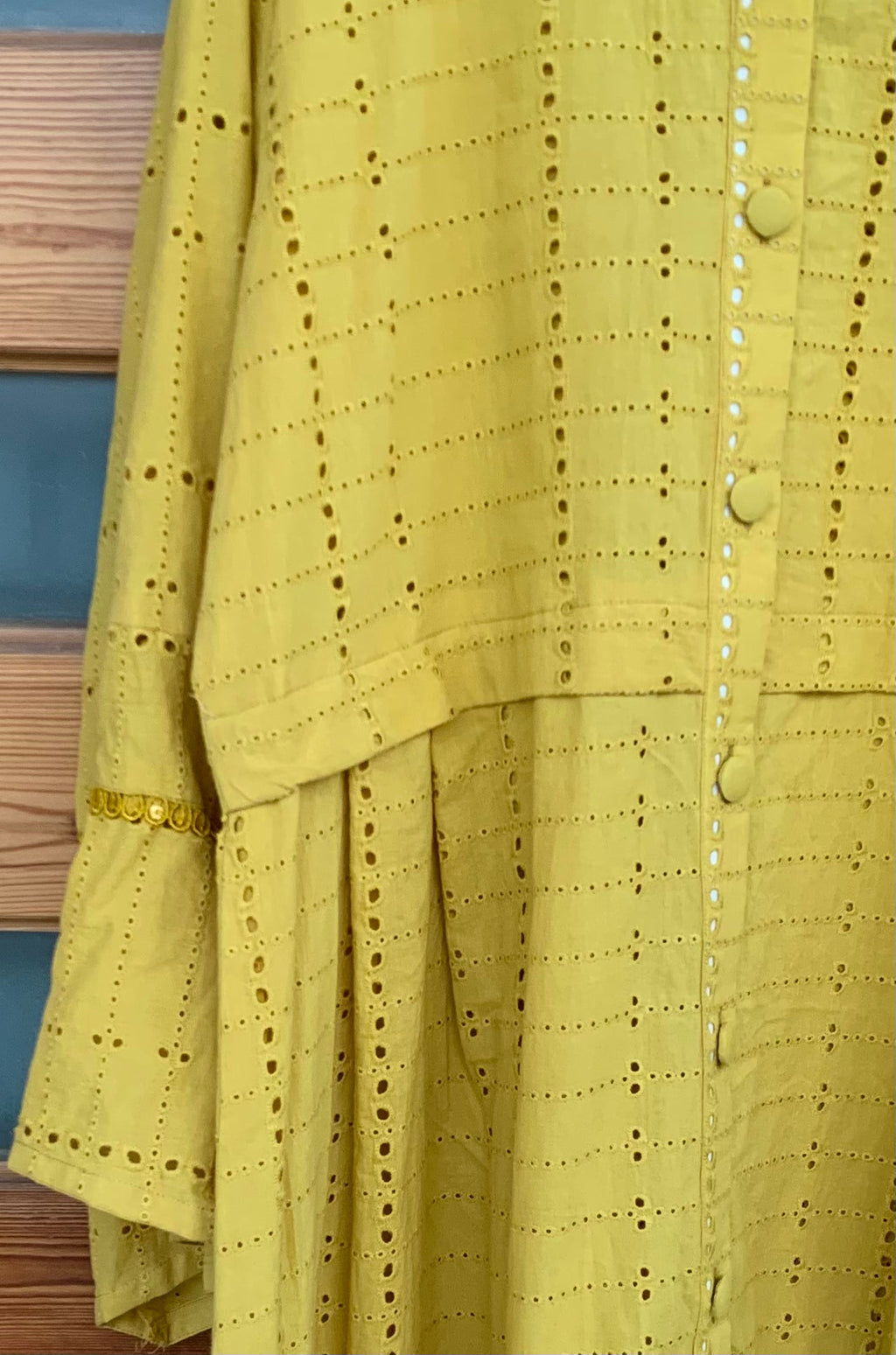 0982-CHIKANKARI SOFT COTTON ABBAYA/GOWN